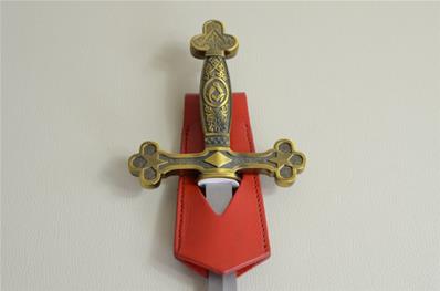 Porte-épée en cuir rouge