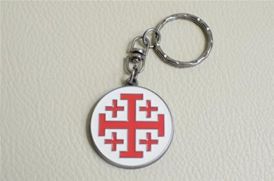 Porte-clé 5 croix sur fond rond