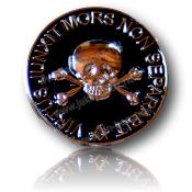 Pin's  Maçonnique Crâne et Tibia Virtus Junxit Mors Non Separabit